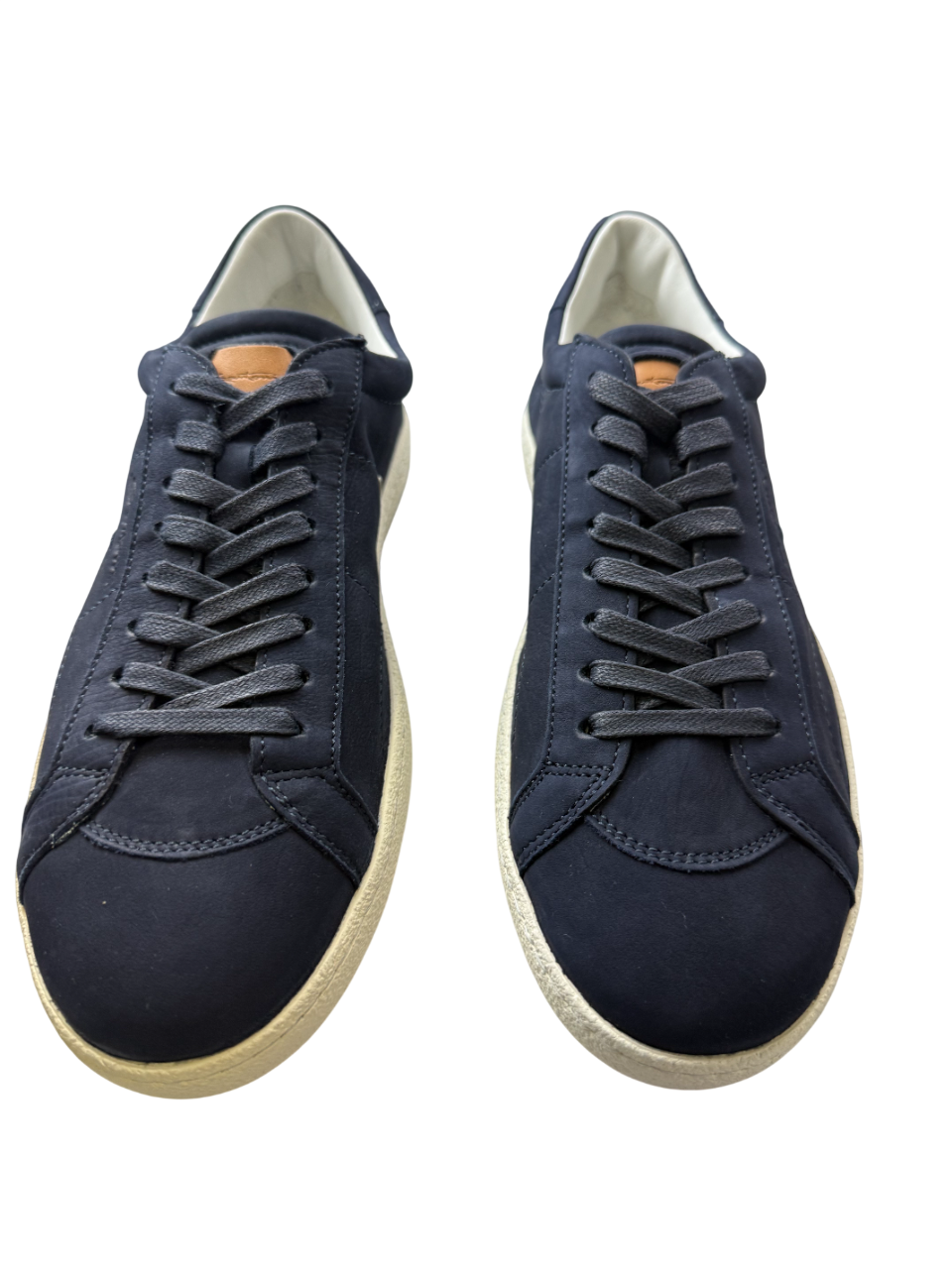 Scarpa uomo Santoni sneaker casual in pelle, stile moderno e confortevole, con suola bianca e dettagli eleganti.