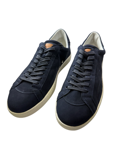 Scarpa uomo Santoni sneaker casual in pelle con dettagli eleganti, ideali per stile e comfort quotidiano.
