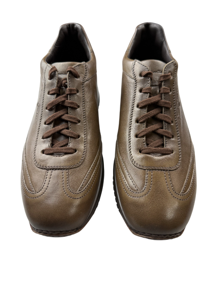 Scarpa sneaker casual da uomo Santoni, modello moda, in pelle, con design elegante e comodo, vista laterale.