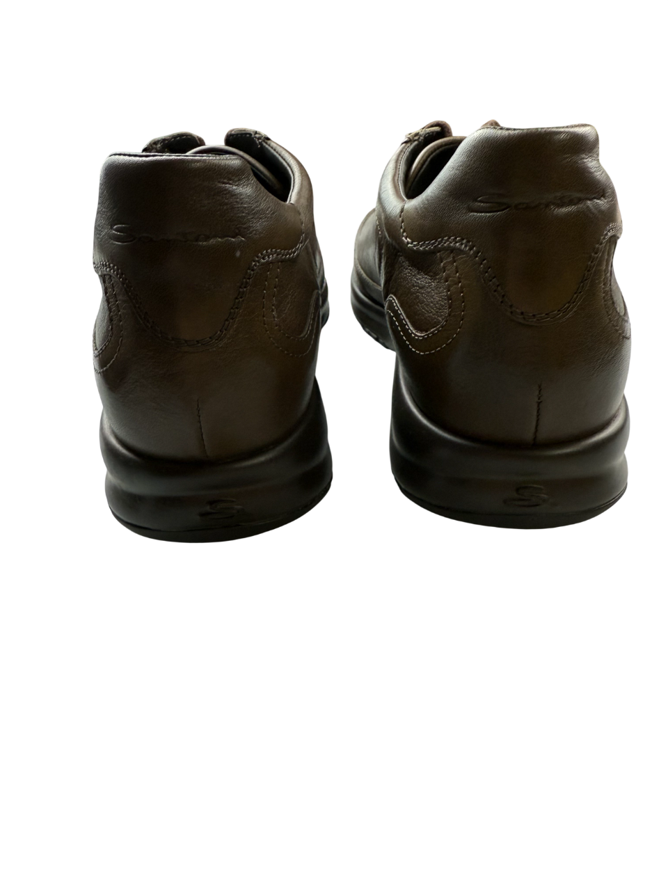 Scarpa uomo Santoni sneaker casual in pelle con suola bianca, stile sportivo e moderno, vista laterale.
