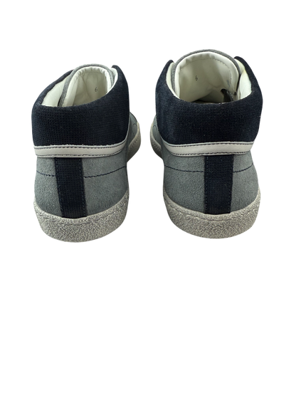Scarpa uomo Santoni Sneaker alta in pelle nera, stile casual con design elegante e dettagli raffinati.