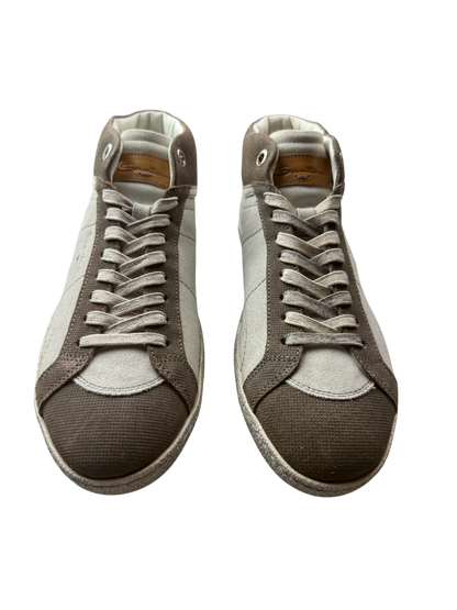 Scarpa sneakers uomo Santoni alte in pelle marrone beige, stile casual e moda, con dettagli eleganti e suola bianca.