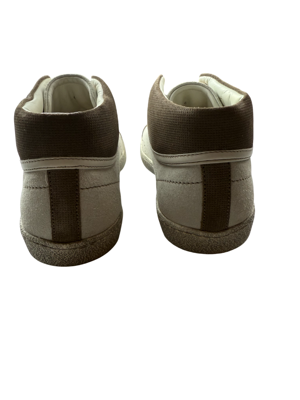 Scarpa uomo Santoni sneaker alte marrone beige, stile casual con suola bianca e dettagli in pelle, ideale per look quotidiani.