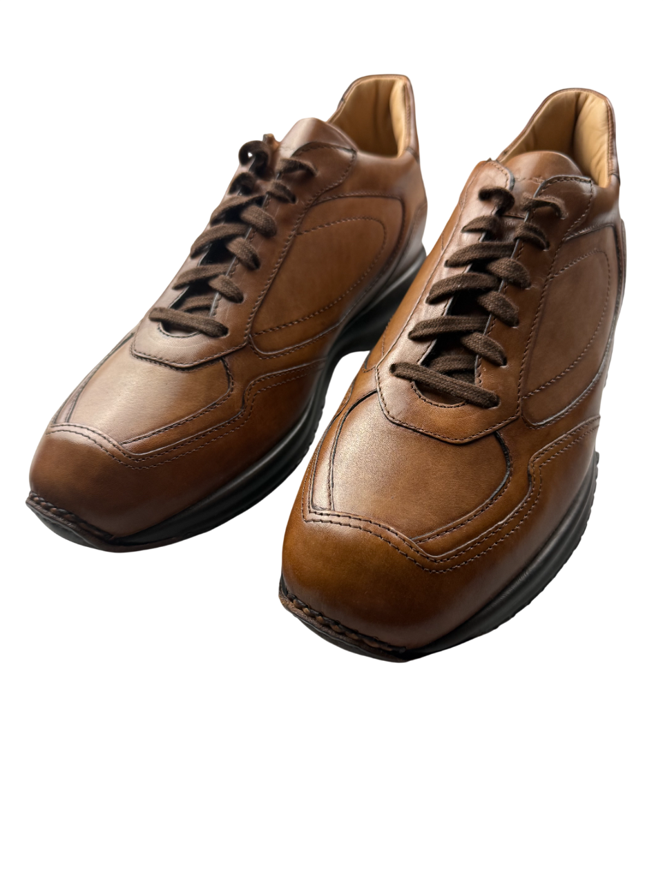 Scarpa uomo Santoni sneaker casual in pelle, con design elegante e dettagli raffinati, ideale per un look di moda maschile.