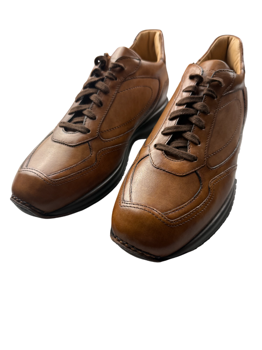 Scarpa uomo Santoni sneaker casual in pelle, con design elegante e dettagli raffinati, ideale per un look di moda maschile.