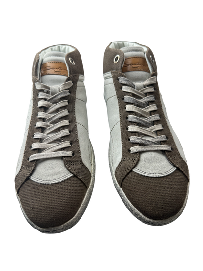 Sneaker alte uomo Santoni in pelle nera, stile casual, con dettagli eleganti e suola bianca, ideali per un look sofisticato.