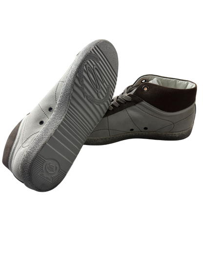 Sneaker alte uomo Santoni in pelle nera, stile casual, con lacci e suola bianca, perfette per un look sportivo e raffinato.