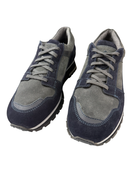 Scarpa uomo Santoni sneaker casual blu, modelli sportivi con tomaia in pelle e suola bianca, stile elegante e comodo.