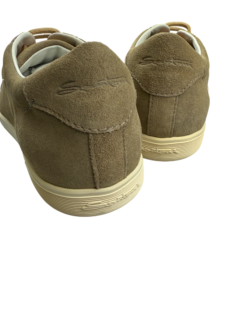 Scarpa uomo Santoni sneaker casual in pelle nera con dettagli eleganti, ideale per look sportivi e di moda.