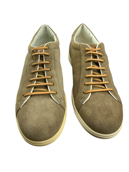 Scarpa uomo Santoni sneakers casual in pelle nera, stile moderno e raffinato, ideali per look informali e di tendenza.