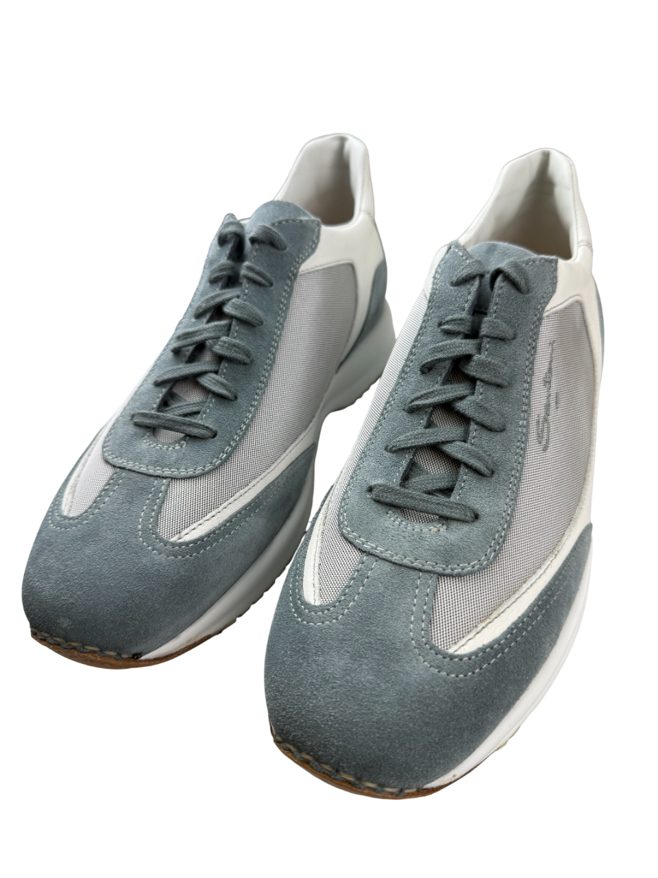 Scarpa uomo Santoni sneaker casual in pelle con dettagli eleganti, adatta a look moderni e informali.