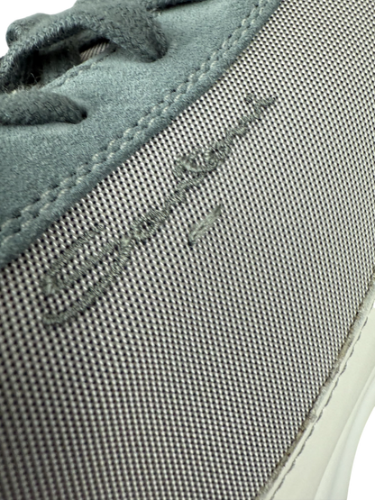 Scarpa uomo Santoni sneaker casual in pelle bianca con dettagli in gomma, ideale per look sportivi e di moda.