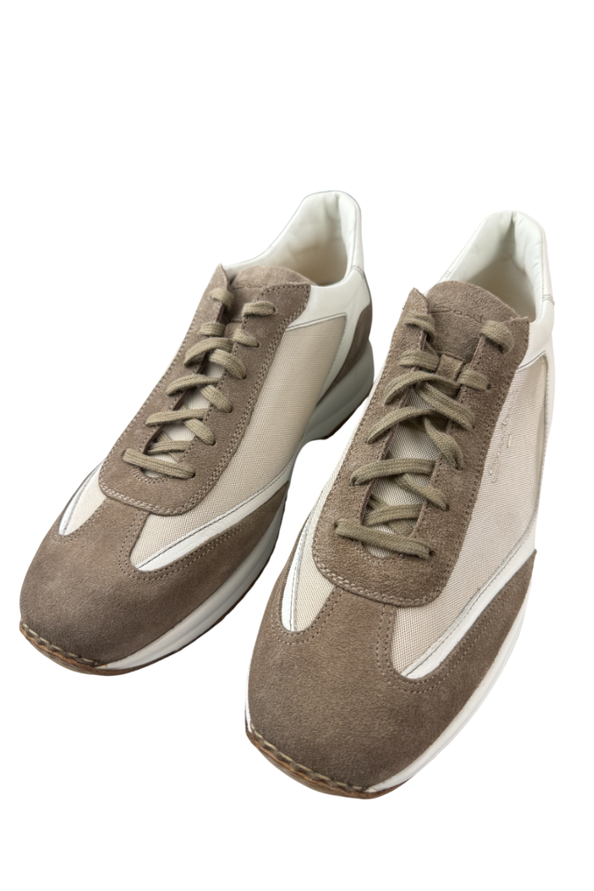Scarpa uomo Santoni sneaker casual in pelle bianca con dettagli grigi, scarpa sportiva elegante e confortevole.