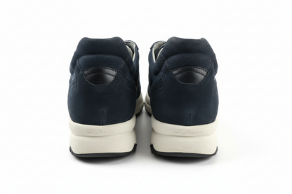 Scarpa uomo Santoni sneaker casual in pelle bianca con dettagli blu, stile moderno e comodo, vista laterale.
