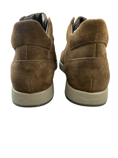Scarpa uomo Santoni sneaker alta in pelle nera, stile casual, con suola bianca e dettagli eleganti, adatta a look moderni.