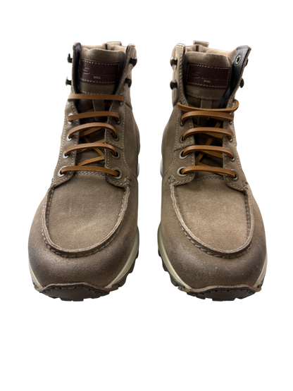 Scarpa uomo Santoni scarponcino stringato in pelle, stile elegante e versatile, visibile in dettaglio in questa immagine.