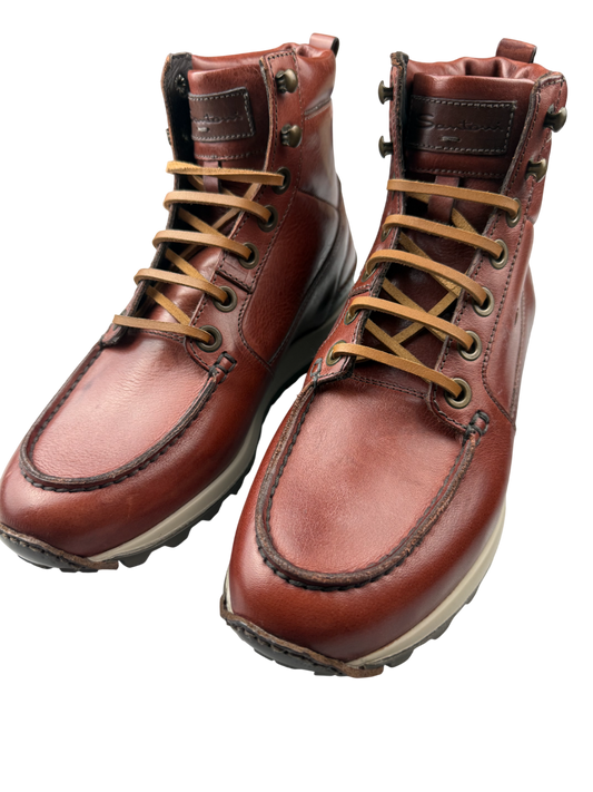 Scarpa uomo Santoni, scarponcino stringato in pelle con suola robusta, stile elegante e moderno.