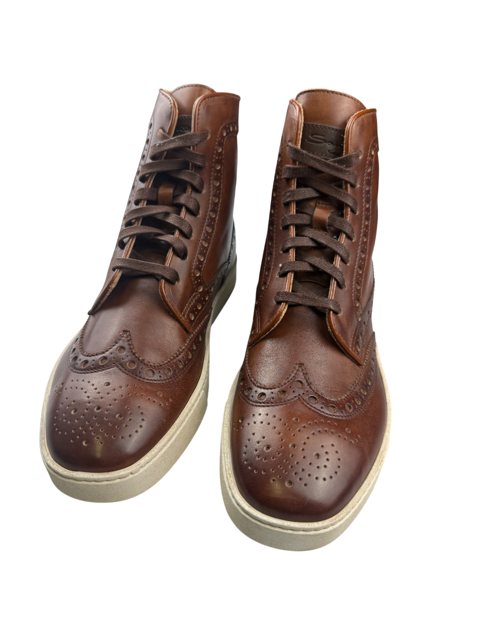 Scarpa uomo Santoni stivaletto stringato brogue in pelle, moda uomo, stile elegante e dettagli classici.