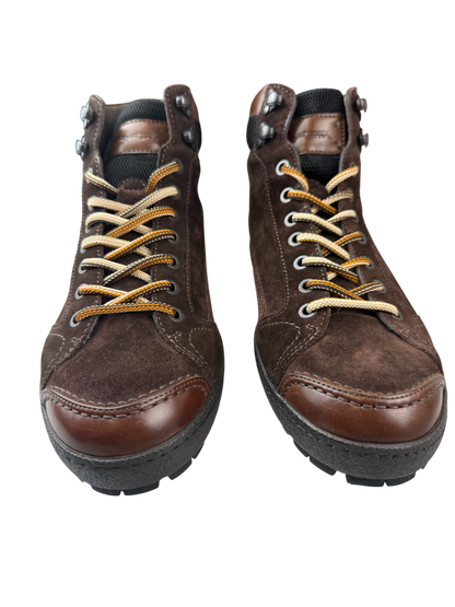 Scarpa uomo Santoni in pelle scamosciata testa di moro, scarponcino elegante e resistente, stile moda uomo.