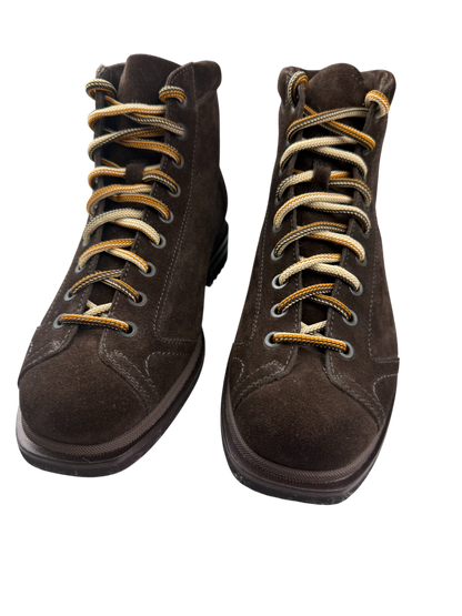 Scarpa uomo Santoni scarponcino stringato in pelle, stile moda uomo, stivali Doucal's, con suola robusta e dettagli eleganti