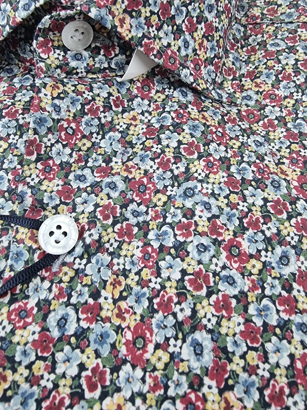 Camicia casual da uomo Sonrisa in cotone con fantasia floreale blu cielo, maniche lunghe e stile elegante.