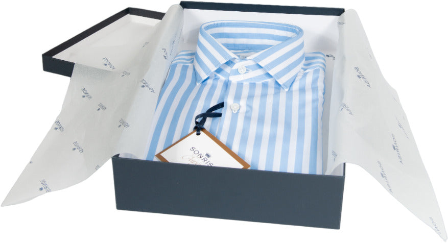 Camicia casual uomo Sonrisa fantasia righe bianco e celeste, collo francese, tessuto leggero, stile elegante e rilassato.