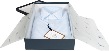 Camicia casual da uomo Sonrisa a righe bianco e azzurro, con collo francese, in tessuto leggero e stile elegante.