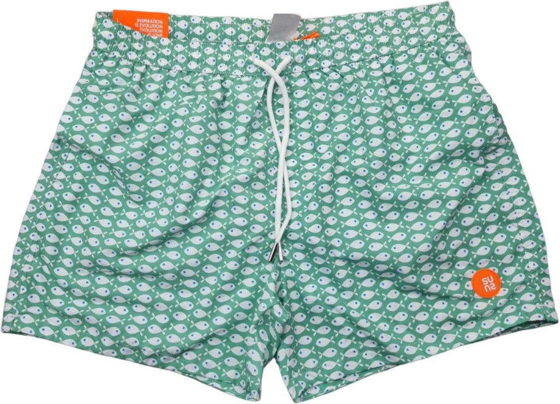 Boxer mare uomo Suns con fantasia pesci, pantaloncini color verde per mare e piscina, tessuto leggero e comodo.