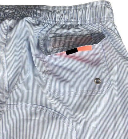 Boxer mare Sunstripes da uomo con fantasia a righe bianche e celeste, ideale per attività acquatiche e sport all'aperto.