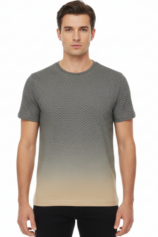T-Shirt uomo +39 Masq fantasia sfumata cappuccino nero. Indossata