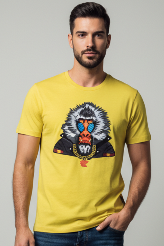 T-Shirt uomo Gallo fantasia stampa babbuino giallo. Indossata