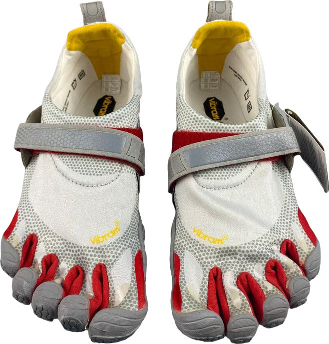 Scarpa da uomo Vibram FiveFingers BIKILA in grigio chiaro, rosso e grigio, sneaker casual sportive con design leggero e flessibile.
