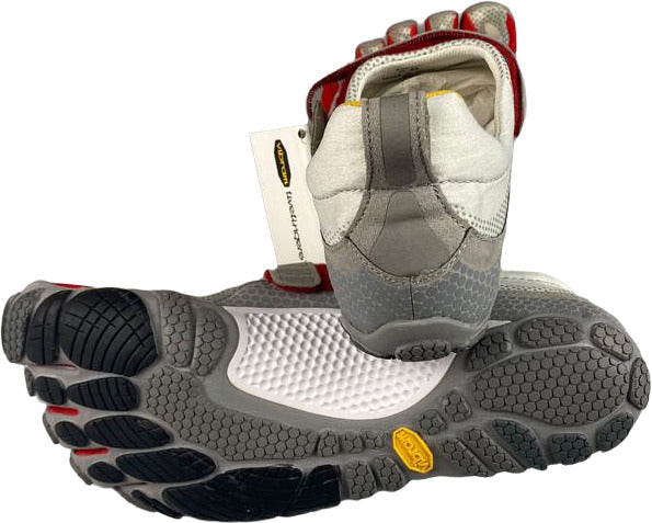 Scarpa uomo Vibram FiveFingers BIKILA, sneaker casual in grigio chiaro, rosso e grigio, vista frontale.